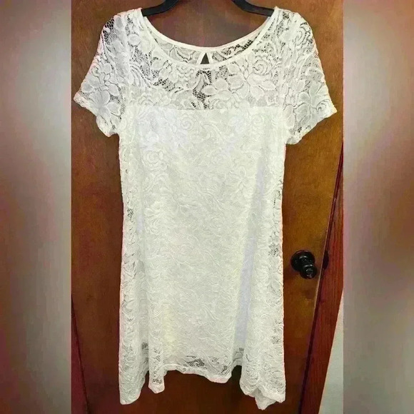 Roz & Ali Dresses & Skirts - Roz & Ali Women’s white lace dress size small